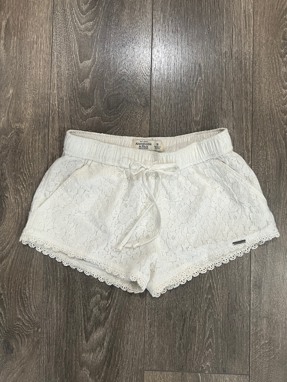 Abercrombie lace shorts with string tie